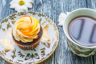 Fincan çay ve kek ile natürmort