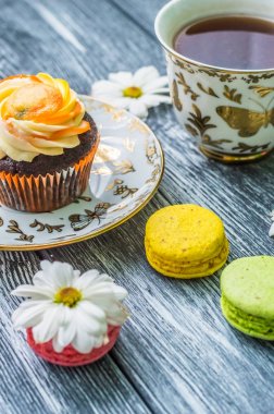 Fincan çay ve kek ile natürmort