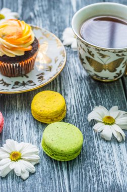 Fincan çay ve kek ile natürmort