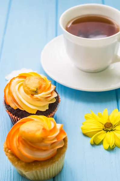 Stillleben mit Tee und Kuchen — Stockfoto