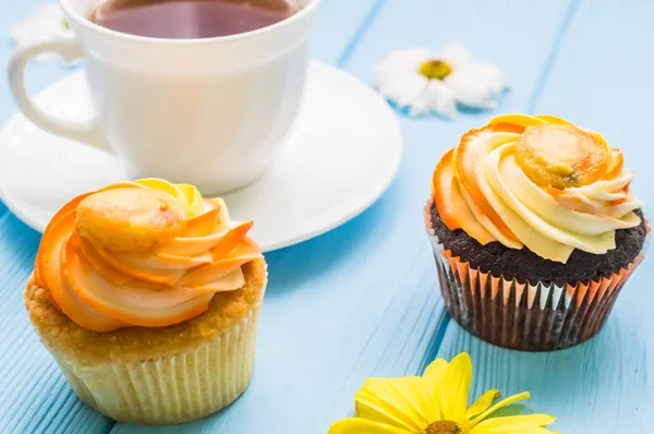 Stillleben mit Tee und Kuchen — Stockfoto