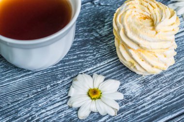 Fincan çay ve kek ile natürmort