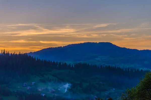 Фон Карпатской горы — стоковое фото
