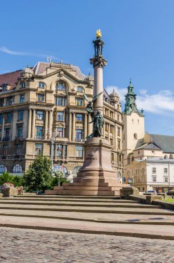 Cityscape arka planını eski Ukrayna'da Lviv şehirde yaz sezonu parçası