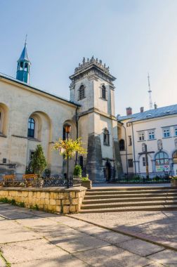 Cityscape arka planını eski Ukrayna'da Lviv şehirde yaz sezonu parçası