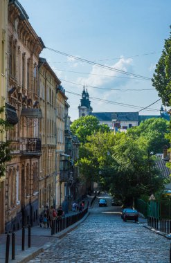 Cityscape arka planını eski Ukrayna'da Lviv şehirde yaz sezonu parçası