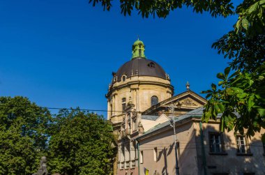 Cityscape arka planını eski Ukrayna'da Lviv şehirde yaz sezonu parçası