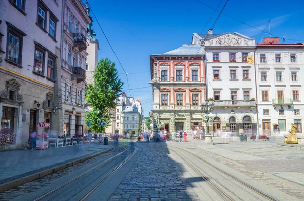 Cityscape fundo de parte antiga da cidade de Lviv na Ucrânia na temporada de verão — Fotografia de Stock