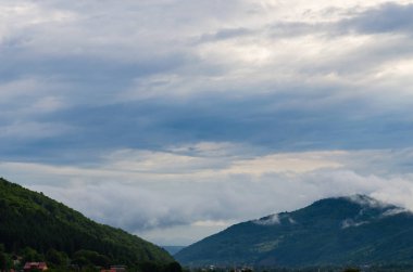 Karpat Dağları Yaremche görünümünde manzara