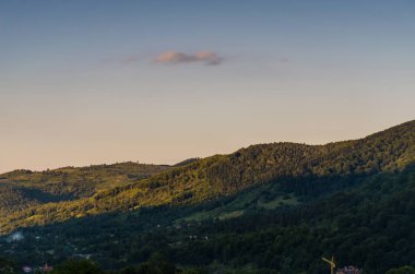 Karpat Dağları Yaremche görünümünde manzara