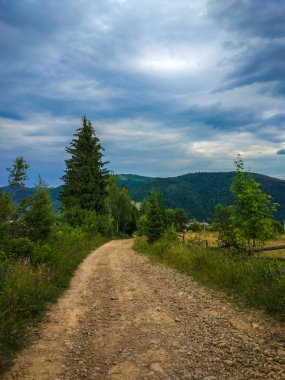 Karpat Dağları Yaremche görünümünde manzara