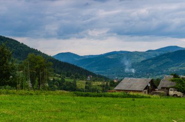 Karpat Dağları Yaremche görünümünde manzara