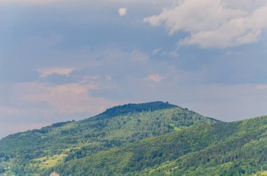 Karpat Dağları Yaremche görünümünde manzara