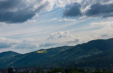 Karpat Dağları Yaremche görünümünde manzara