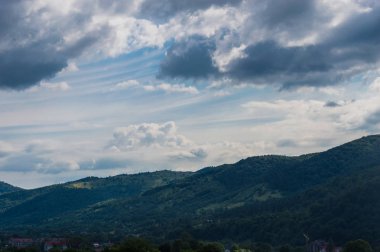 Karpat Dağları Yaremche görünümünde manzara