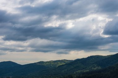 Karpat Dağları Yaremche görünümünde manzara