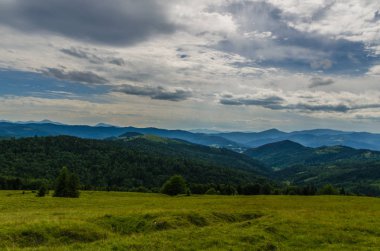 Karpat Dağları Yaremche görünümünde manzara