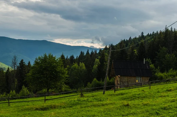 Karpaten Landschaft Blick in Yaremche — Stockfoto