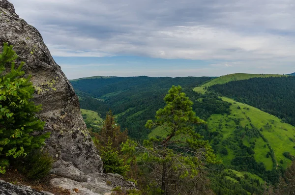 Carpathian mountains landscape view in Yaremche — Stock Photo, Image