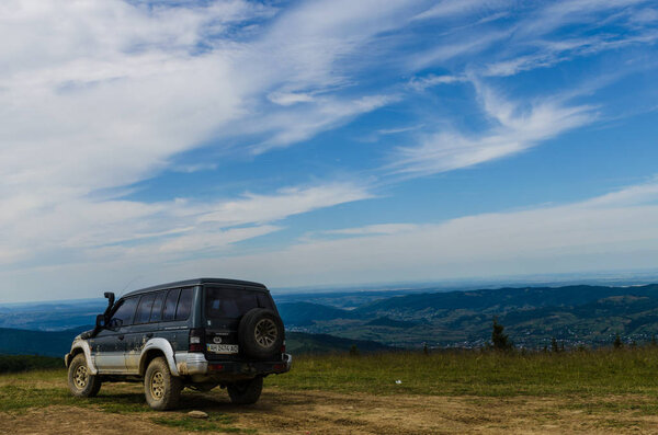 Карпатские горы с видом на Яремче
