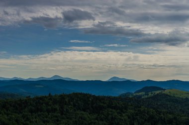 Karpat Dağları Yaremche görünümünde manzara