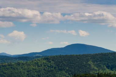 Karpat Dağları Yaremche görünümünde manzara