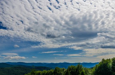 Karpat Dağları Yaremche görünümünde manzara