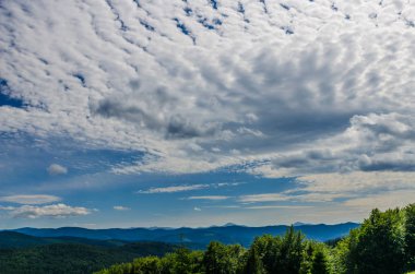 Karpat Dağları Yaremche görünümünde manzara