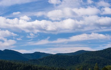 Karpat Dağları Yaremche görünümünde manzara