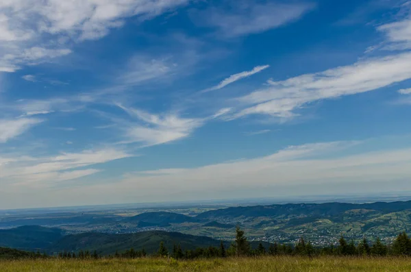 Cárpatos montanhas paisagem vista em Yaremche — Fotografia de Stock