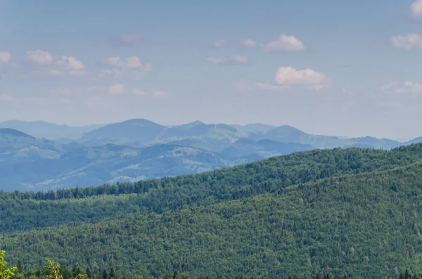 Karpat Dağları Yaremche görünümünde manzara