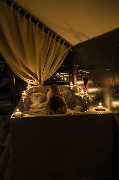 Romantic Bedroom Candles Take A Bath With Rose Petals And