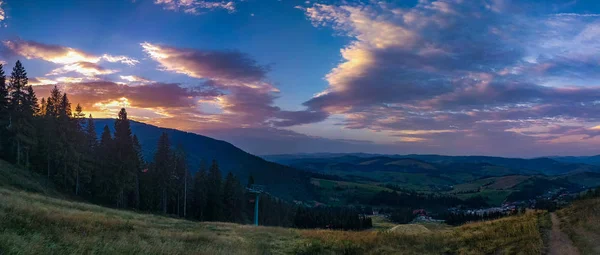 Ukraynalı Karpat Dağları'nın peyzaj — Stok fotoğraf