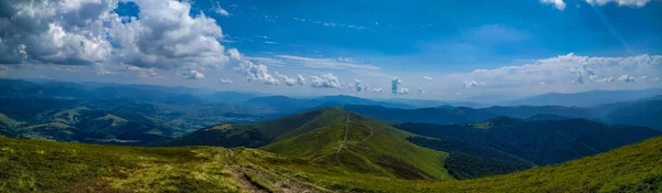 Landscape of the Ukrainian Carpathian Mountains — Stock Photo, Image