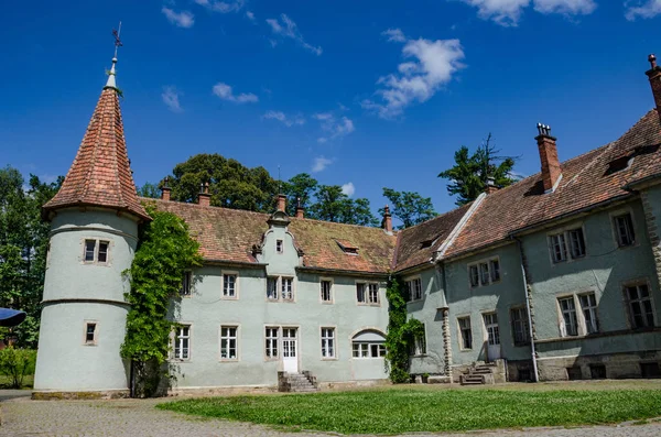 Background of Shenborn Castle in the Ukrainian carpathian mountains — Stock Photo, Image