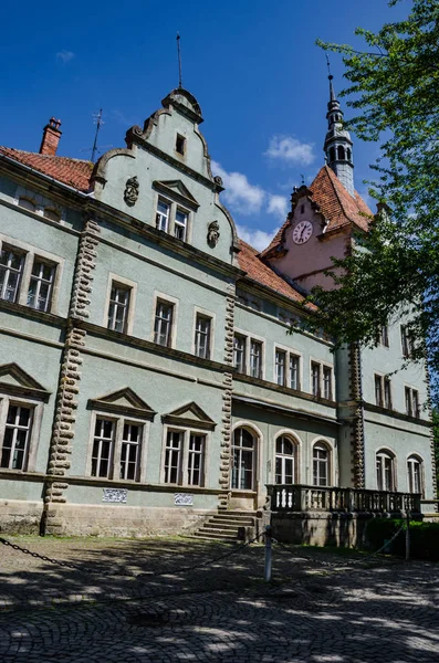 Предпосылки / контекст Shenborn Castle in the Ukrainian carpathian mountains — стоковое фото