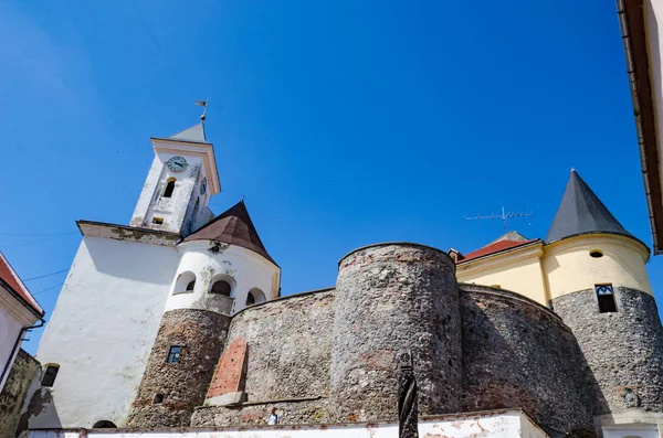 Fundo do Castelo de Shenborn nas montanhas dos Cárpatos Ucranianos — Fotografia de Stock