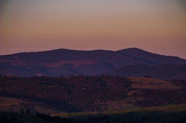 Carparhian Dağları Pylypets günbatımında sırasında arka plan