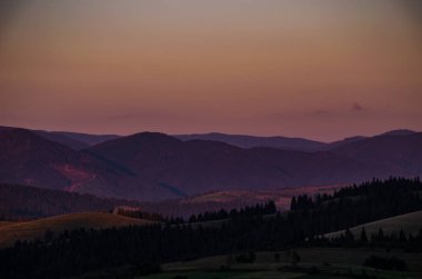 Carparhian Dağları Pylypets günbatımında sırasında arka plan