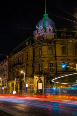 Gece Lviv cityscape Ukrayna uzun pozlama ile