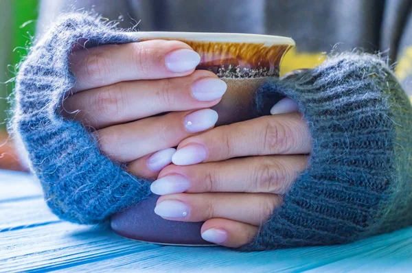 Decore ahşap zemin üzerine çay ile natürmort