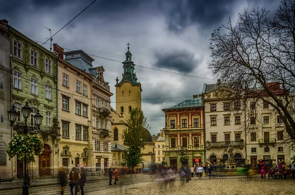 Lviv stadsbilden i den västra delen av Ukraina — Stockfoto