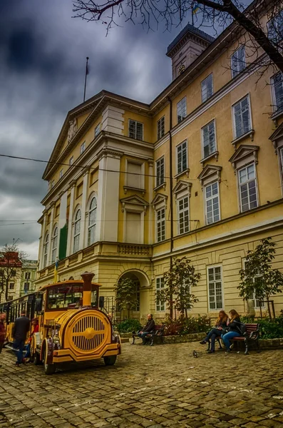 Lviv stadsbilden i den västra delen av Ukraina — Stockfoto