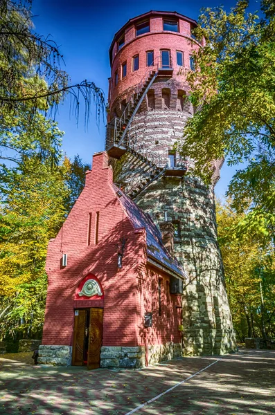 Lviv Şehir Parkı sonbahar döneminde