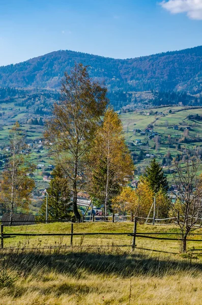 Herbstzeit in den Karpaten — Stockfoto