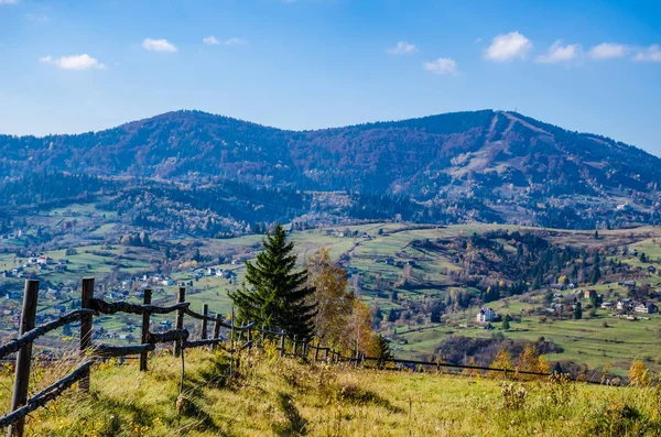 Herbstzeit in den Karpaten — Stockfoto