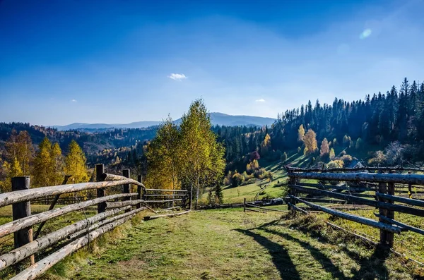 Herbstzeit in den Karpaten — Stockfoto