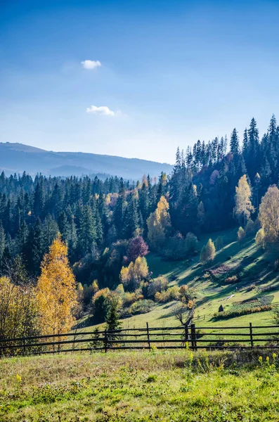 Herbstzeit in den Karpaten — Stockfoto