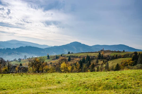 Herfst seizoen in de Karpaten — Stockfoto