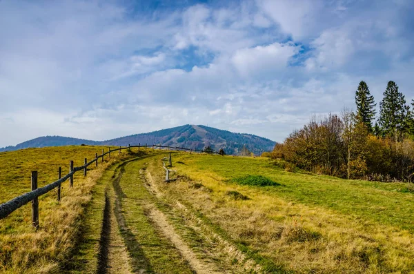 Herfst seizoen in de Karpaten — Stockfoto